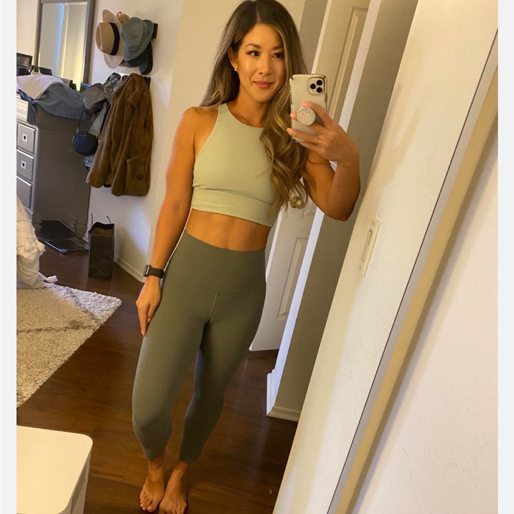 Lululemon high neck energy bra ribbed in fern in size 6